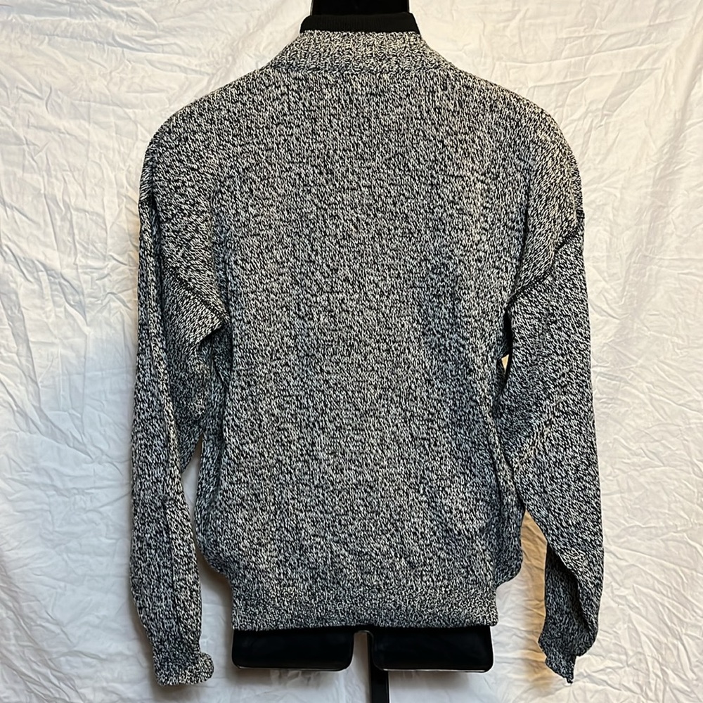 Iou Vintage Small World Class Active Sportswear Sweater View 2